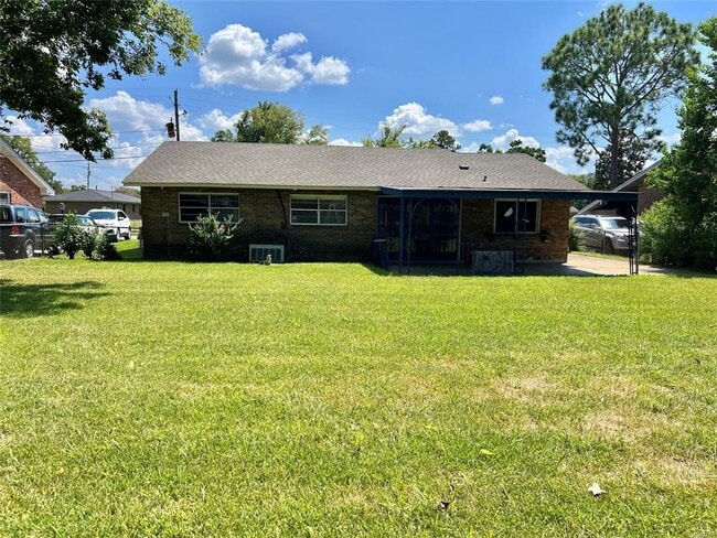 Building Photo - 307 Daman Dr