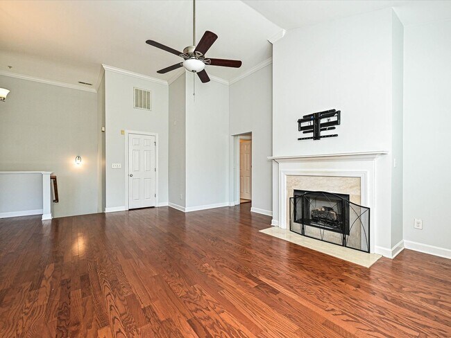 Foto del edificio - Stylish Condo Living with Open Concept, Garage & Outdoor Space