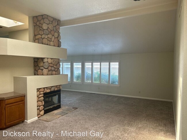 Building Photo - 3 br, 2 bath House - 3336 Spring Creek Circle