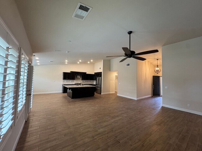 Foto del edificio - 493 Crescent Ln