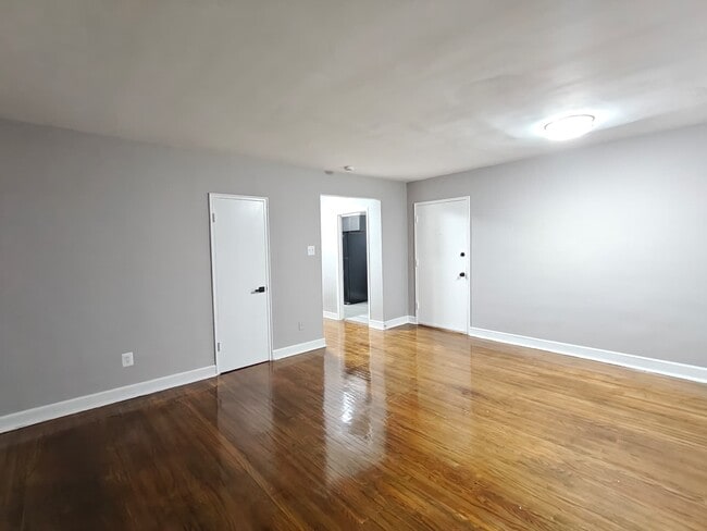 Building Photo - 131 Forest Ave