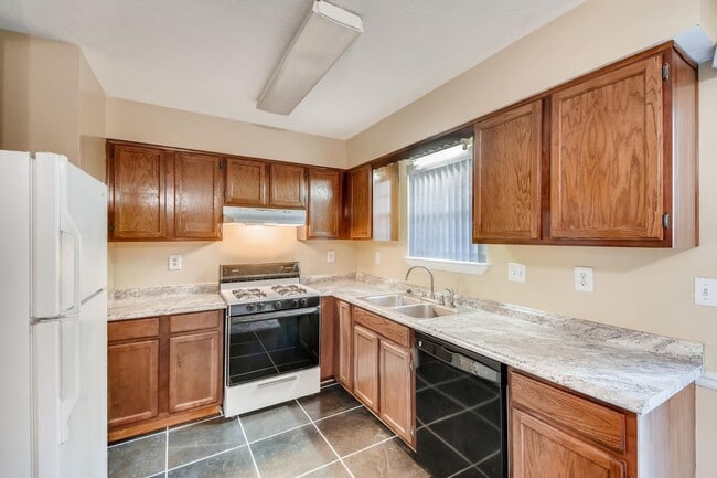 Building Photo - Minutes from downtown Smyrna, easy access to highways and shopping. - Great Floorpan
