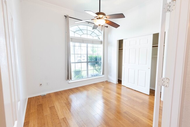 Building Photo - 710 Bel Air Dr