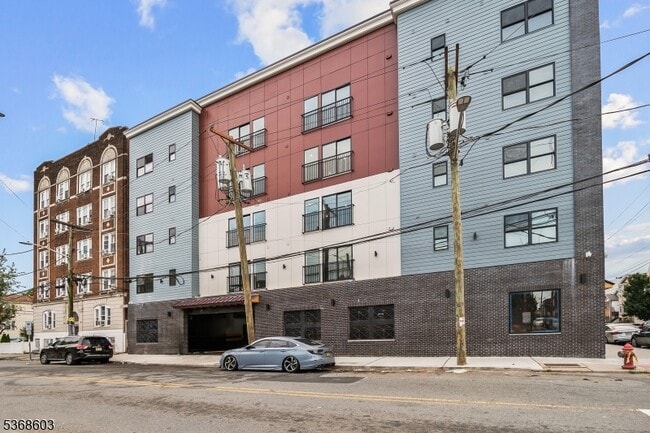 Building Photo - 180 Carroll St
