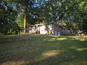 Building Photo - 2170 Maywood Dr