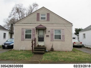 Building Photo - 218 Sycamore St