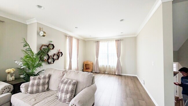 Building Photo - 30W001 Brayman Ct