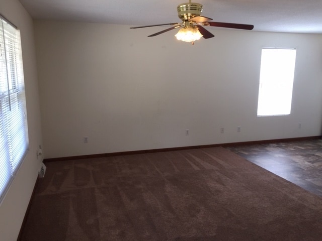 Building Photo - AVAILABLE NOW!! 3 BEDROOM DUPLEX!