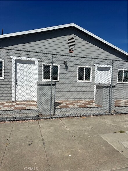 Building Photo - 1121 N Anaheim Blvd