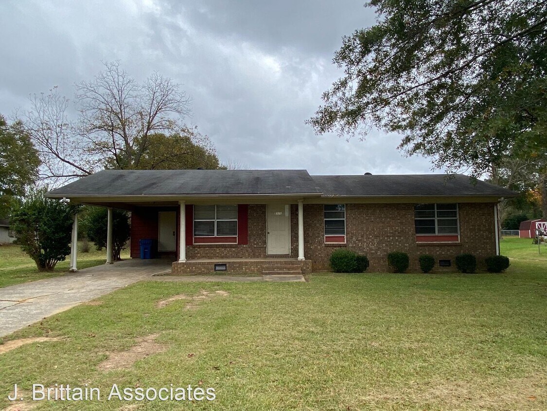 3 br, 1.5 bath House 2111 Jerry Avenue House Rental in Oxford, AL
