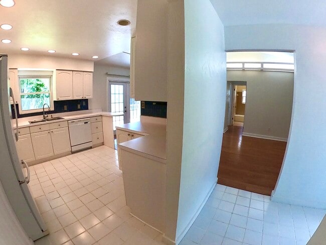 Building Photo - 8108 SW 56th Ave