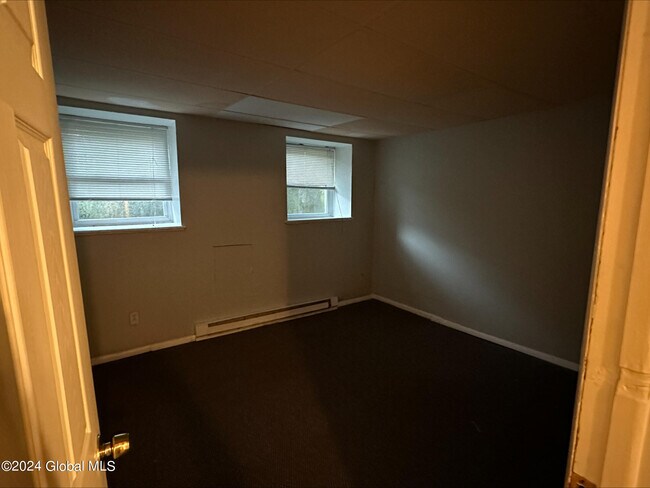 Building Photo - 11 Elm St