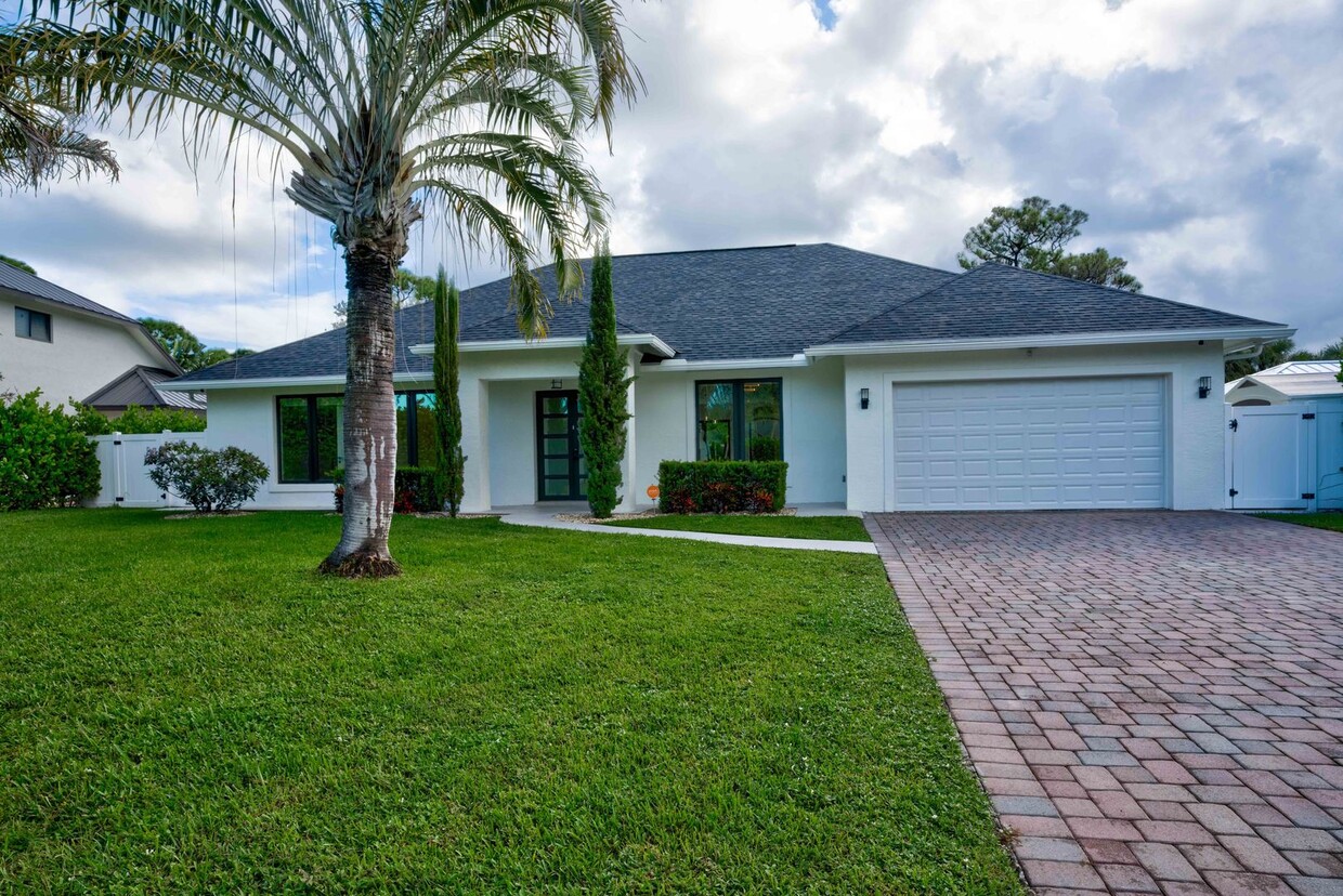 Primary Photo - Modern Home in Palm Beach Gardens, Just Mi...