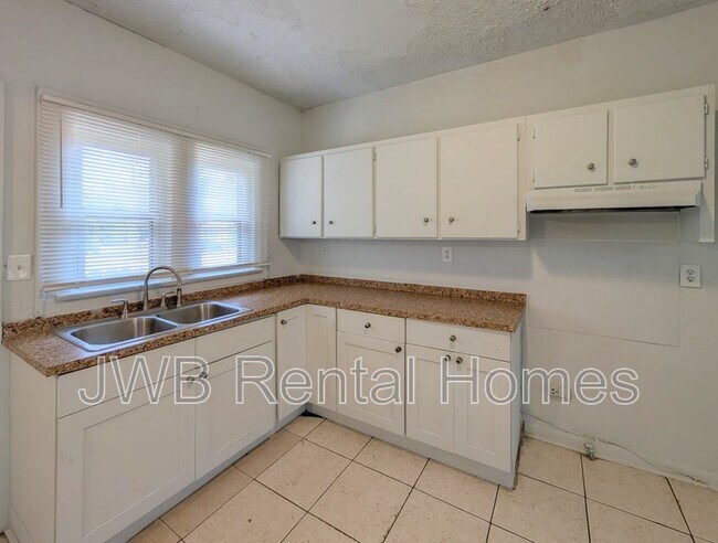 Building Photo - 28 33rd St W