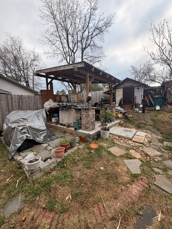 Building Photo - 3714 Pine Knoll Dr