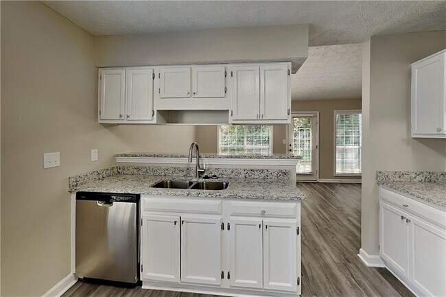 Building Photo - 121 Clarion Rd