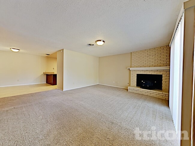 Building Photo - 619 E 24th St