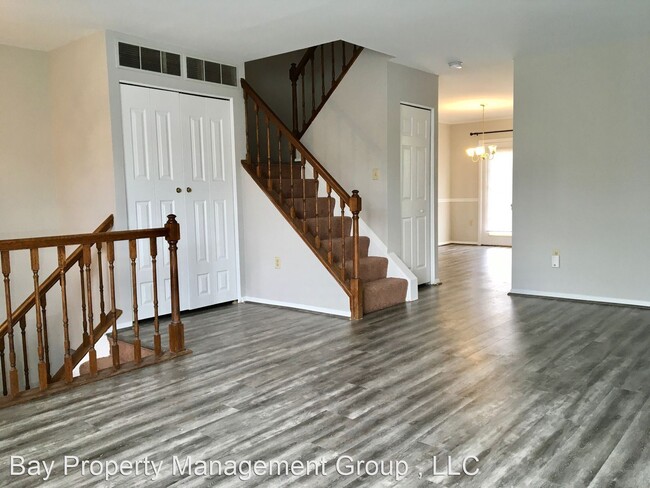 Building Photo - 3 br, 2.5 bath House - 5 Heather Hill Rd