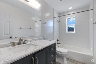 Building Photo - 607 E Encanto Dr