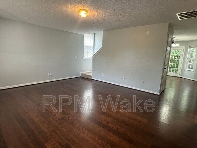 Building Photo - 312 Valley Glen Dr