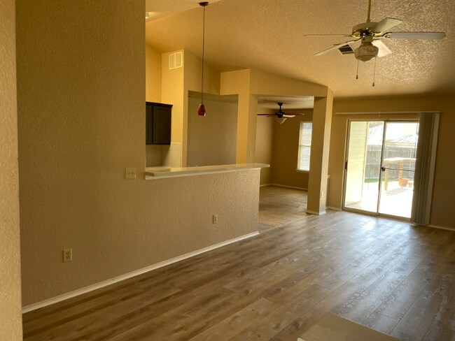 Building Photo - 204 Prairie Springs Loop