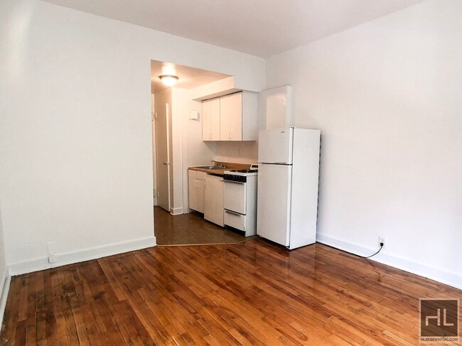 Building Photo - East 61 Street