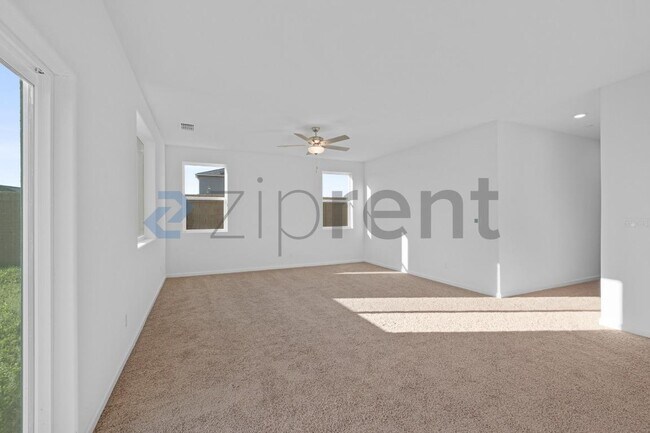 Foto del edificio - 10512 Santana Ln