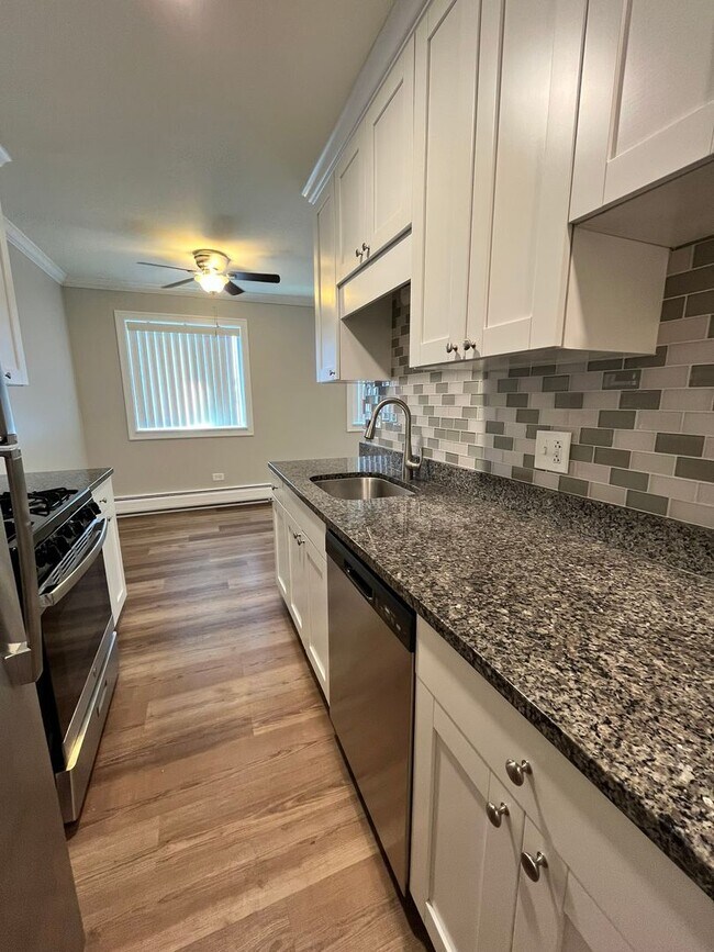 Building Photo - 5118 Fairview