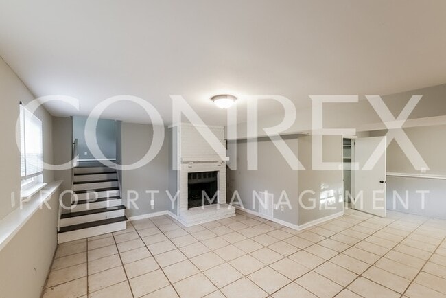 Building Photo - Impressive Home in Montevallo, Available Now!