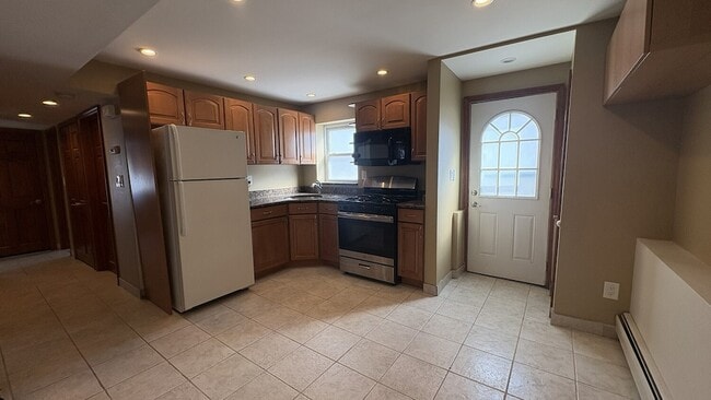 Building Photo - 86 Notre Dame Ave