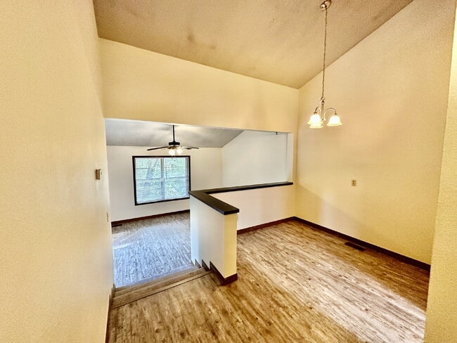 Building Photo - 1506 Bella Vista Rd