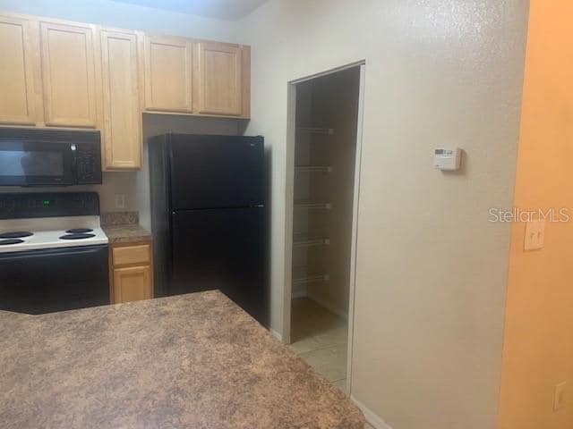 Building Photo - 10103 Courtney Oaks Cir