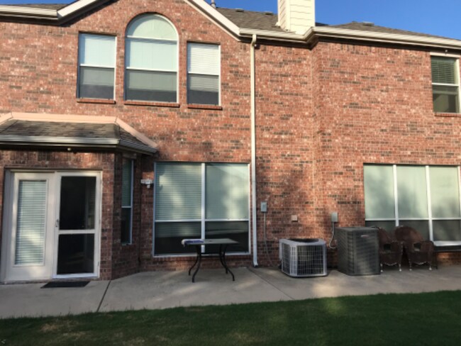 Building Photo - 2820 Maple Creek Dr