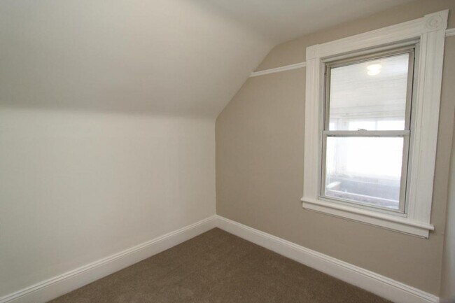 Building Photo - 123 Fiske St
