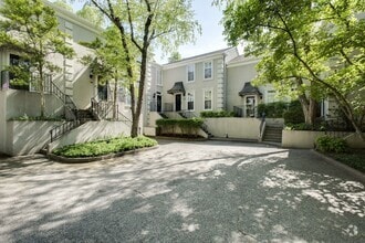 Building Photo - 107 St Charles Pl