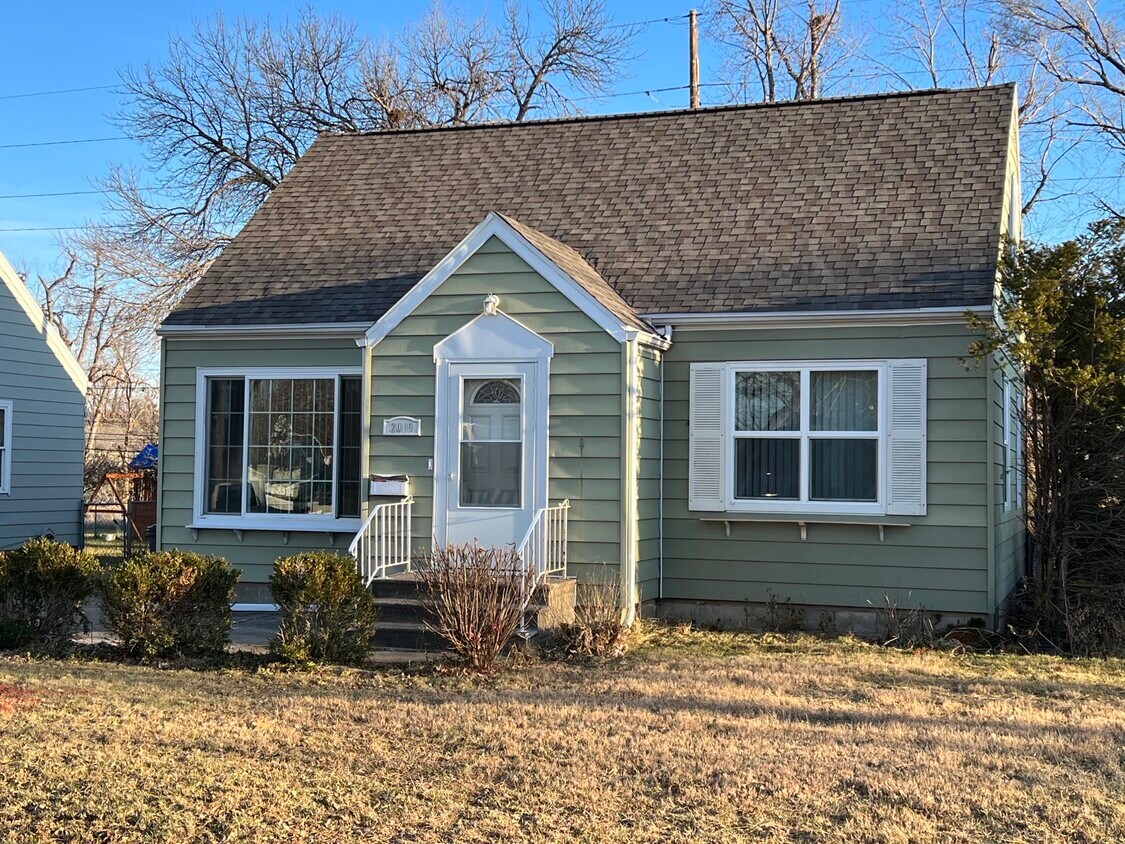 Primary Photo - 2019 Franklin Ave NE