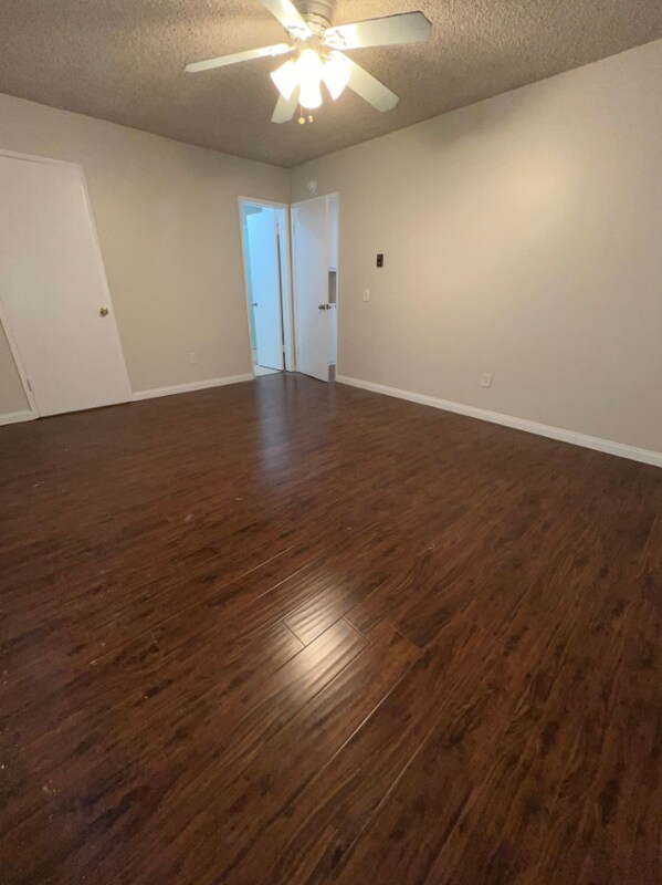 Foto del edificio - 2409 Pattiglen Ave