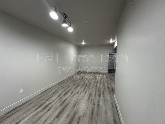 Foto del edificio - 2874 Kiesel Ave