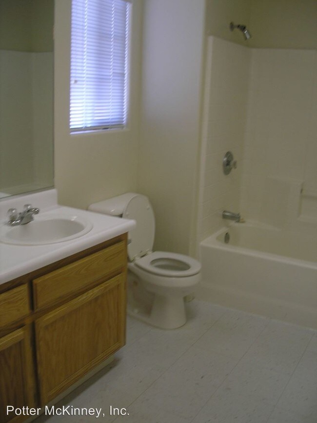 Building Photo - 725 Greenwood Meadow Ln