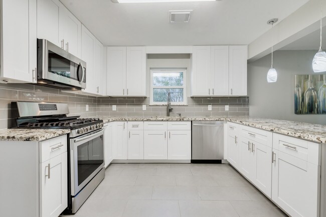 Foto del edificio - 15126 Turkey Creek Dr