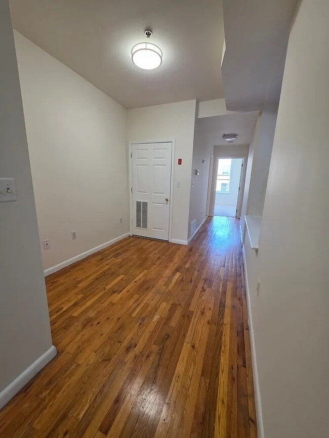 Foto del edificio - 530 Monroe St
