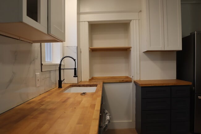 Foto del edificio - 5209 Warren Ave