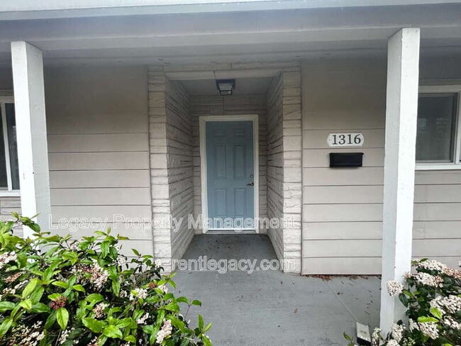 Foto del edificio - 1316 Sebastian Way