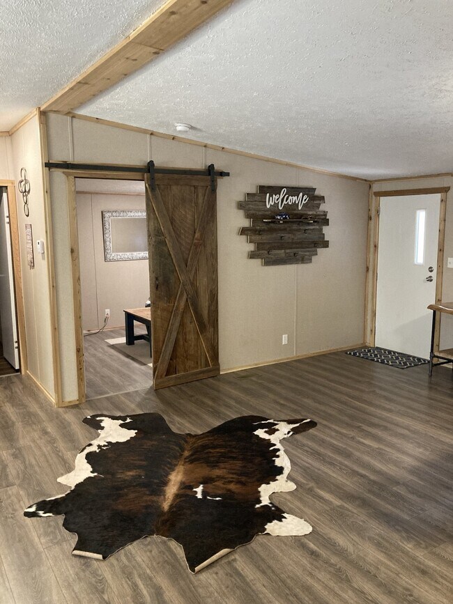 Foto del edificio - "Charming 3-Bed, 2-Bath Retreat on Purgato...