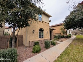 Building Photo - 923 S Osborn Ln