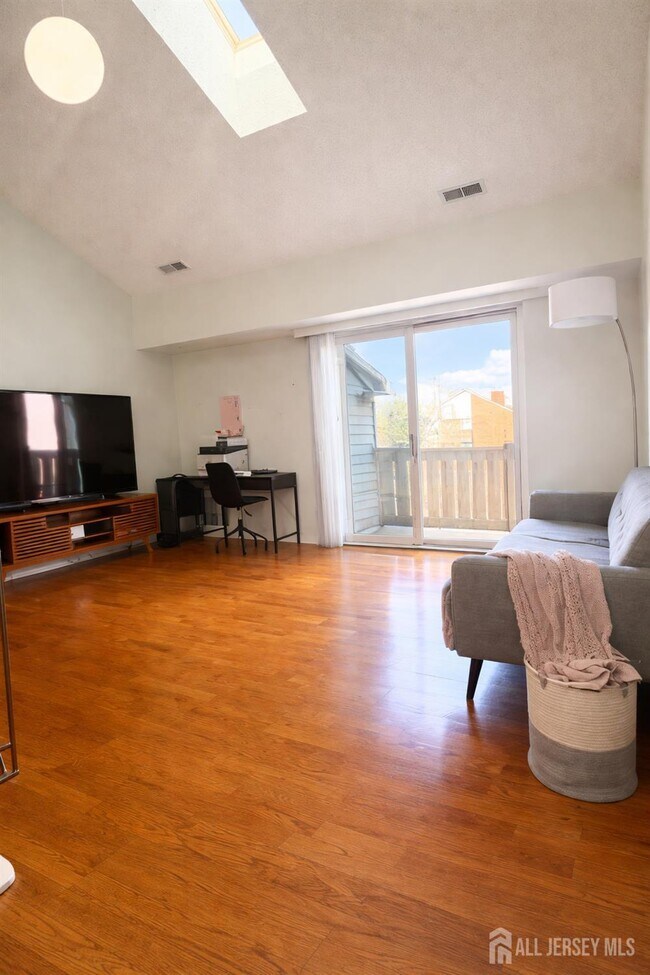 Foto del edificio - 4910 Ravens Crest Dr