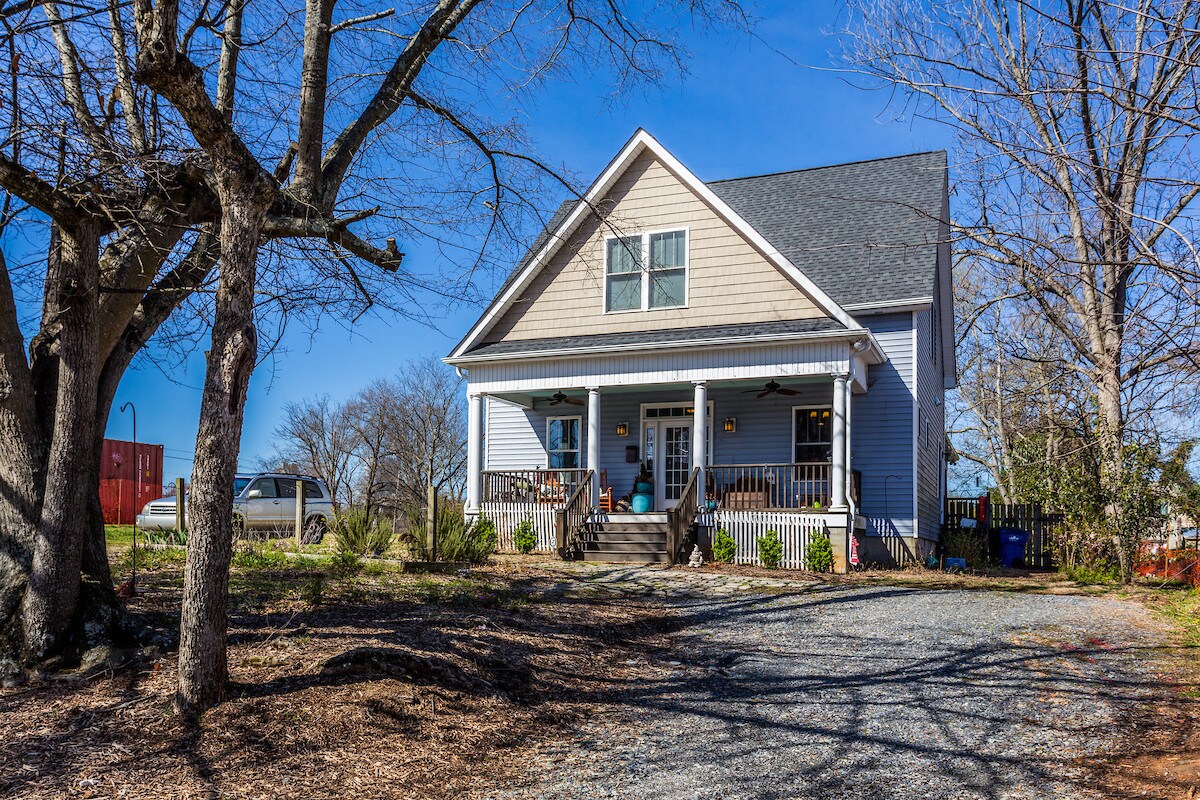 Primary Photo - 313 Idlewild Ave