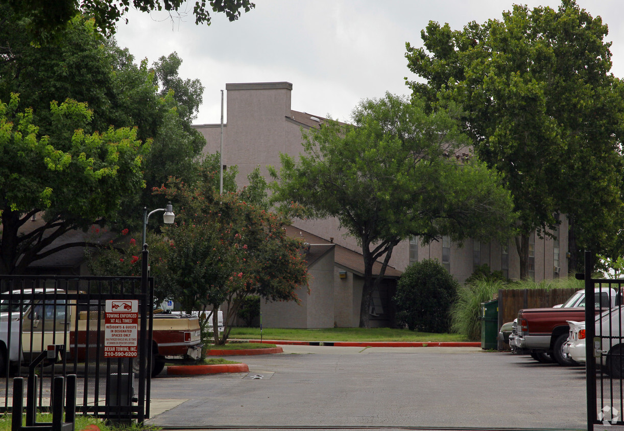 Primary Photo - Pin Oak Apartments