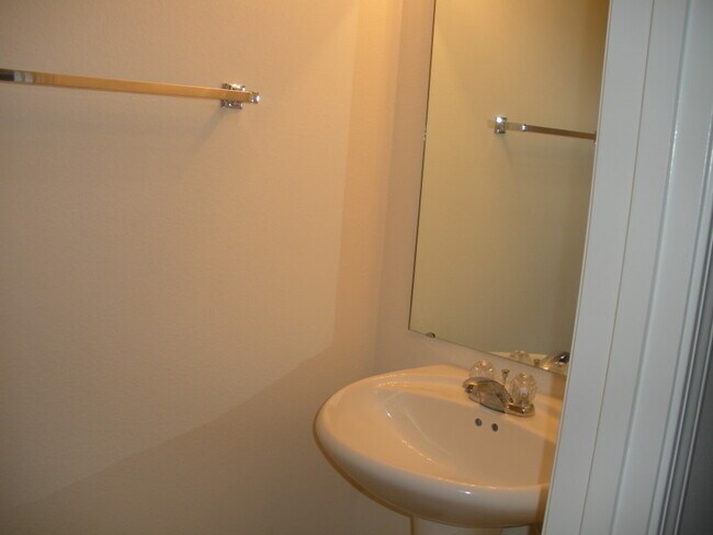 Foto del edificio - Avon - 3 BR home with main floor master
