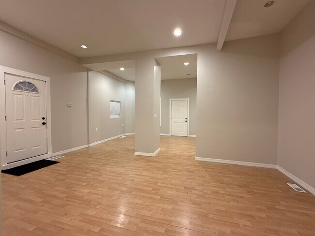 Foto del edificio - 2121 N California Ave